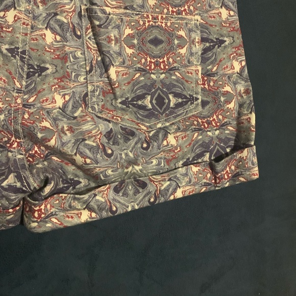 Cute Floral Denim Short - Picture 8 of 10